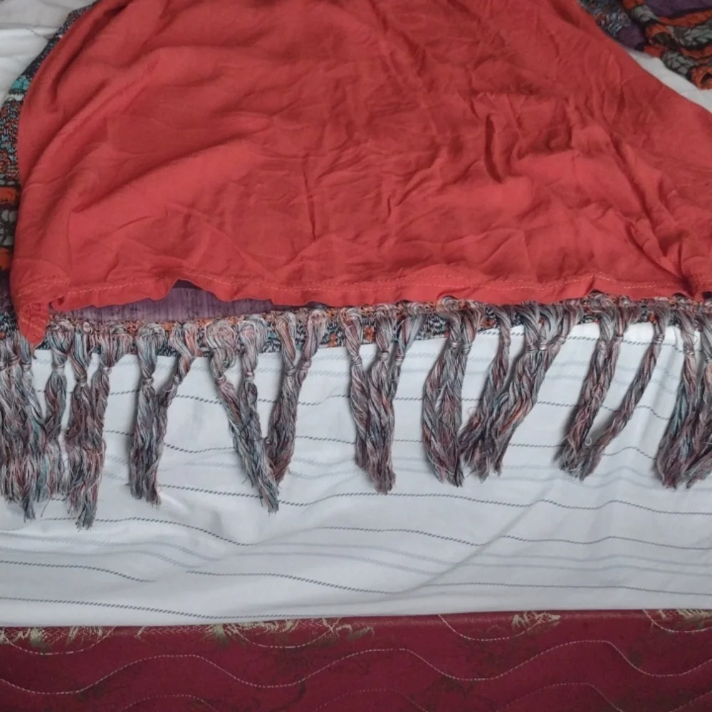 Red solid blouse - Picture 3 of 3